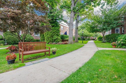 apt-1-195 N Village Ave, Rockville Centre, NY, 11570-3803 | Card Image