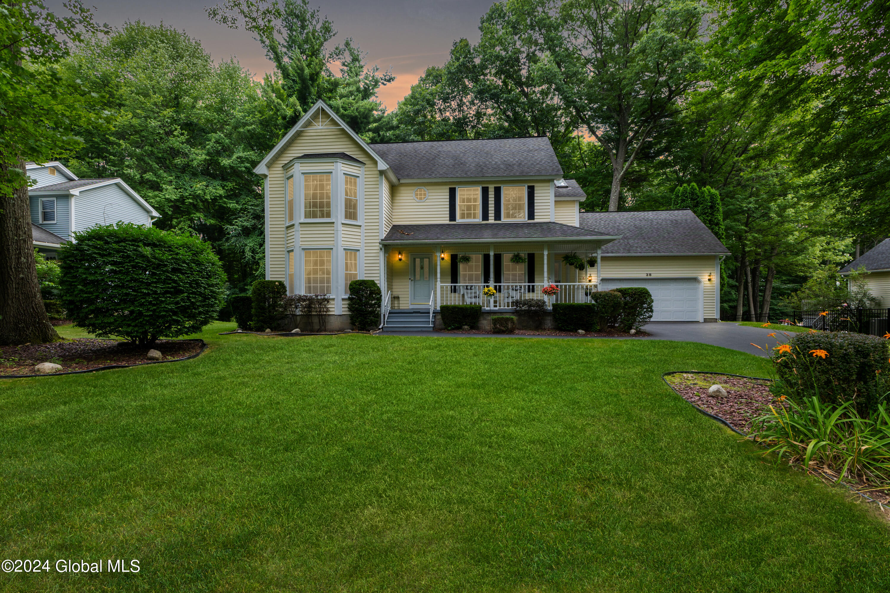 Deer Run Holw, Halfmoon, NY 12065