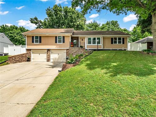 3137 Lakeview Cir, Leavenworth, KS, 66048-4972 | Card Image