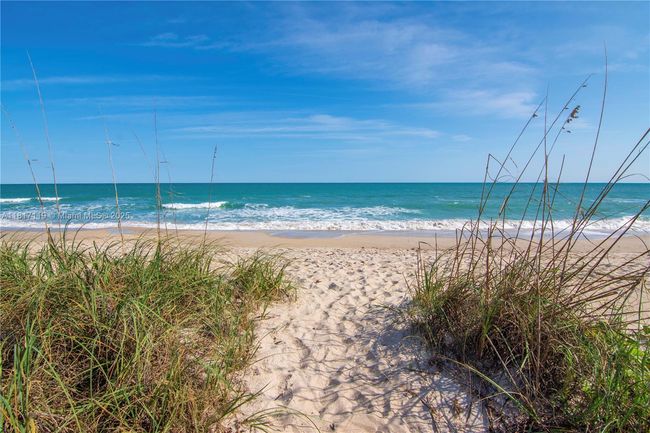 APT-7C - 3000 N Highway A1a, Condo with 3 bedrooms, 3 bathrooms and null parking in Hutchinson Island FL | Image 10