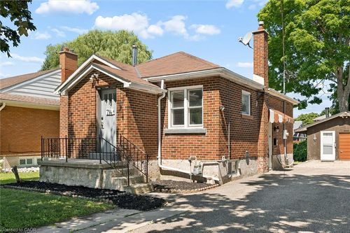 714 Frederick St, Kitchener, ON, N2B2B2 | Card Image