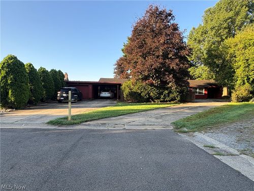 9708 Kennett Sq Ne, Bolivar, OH, 44612-8762 | Card Image