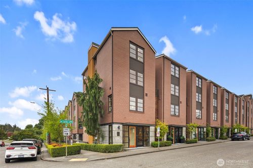 3201 W Lynn St, Seattle, WA, 98199-3944 | Card Image