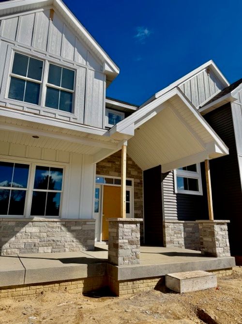 6928 Wilderness Pt, Bettendorf, IA, 52722-1426 | Card Image