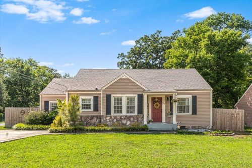 615 S Moore Rd, Chattanooga, TN, 37412-2951 | Card Image