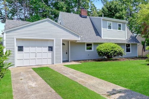17 Windmill Ln, Levittown, NY, 11756-4128 | Card Image