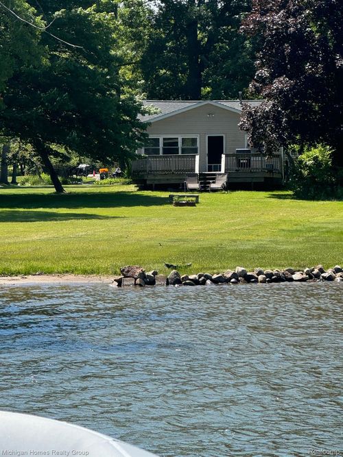2910 Loon Dr, Wixom, MI, 48393-1521 | Card Image