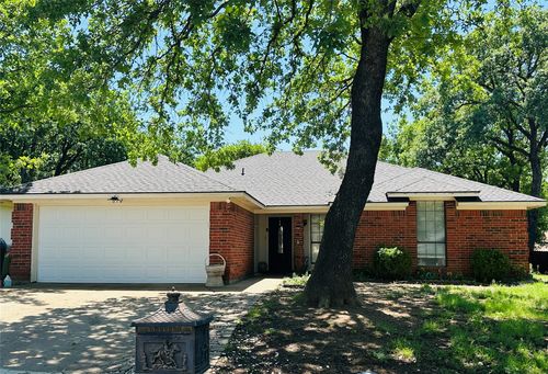 6728 Parkwood Dr, North Richland Hills, TX, 76182-7644 | Card Image