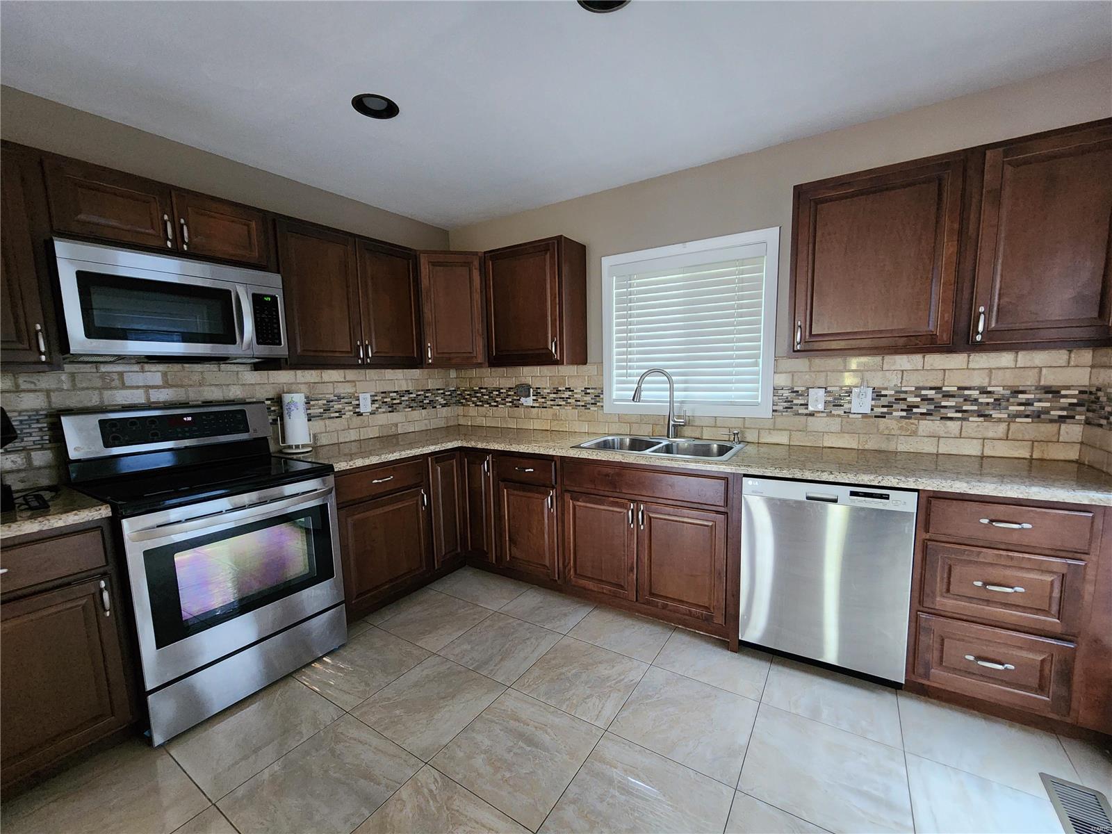 Hawthorne St, Pacific, MO 63069
