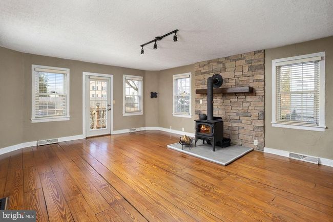 33 Hamilton St, House other with 3 bedrooms, 2 bathrooms and null parking in ALLENTOWN NJ | Image 6