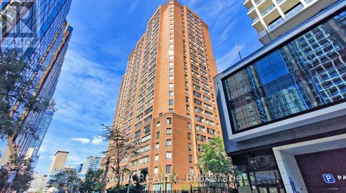 912-633 Bay St, Toronto, ON, M5G2G4 | Card Image