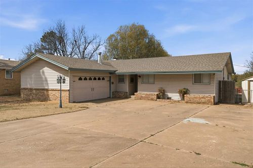 3413 Meadow Ln, Ponca City, OK, 74604-1318 | Card Image