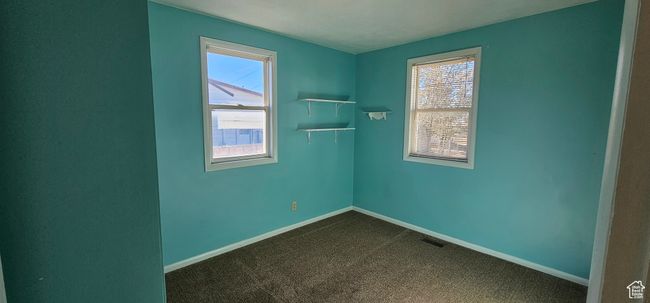 Empty room with carpet | Image 23