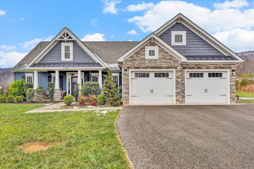 689 Ambler Ln, Salem, VA, 24153-1104 | Card Image
