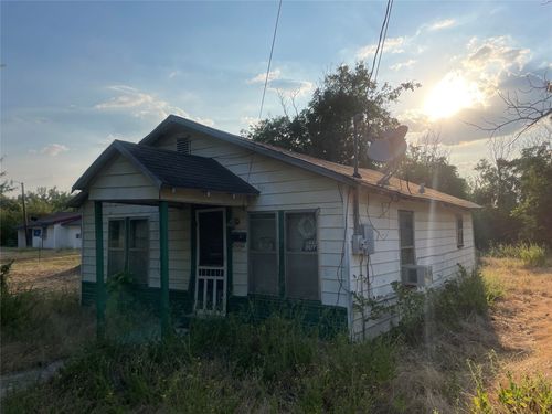 908 N Vogelsang Ave, Cameron, TX, 76520-1456 | Card Image