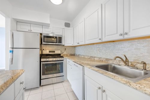 6050 John F Kennedy Blvd, West New York, NJ, 07093 | Card Image