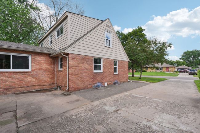 10-web-or-mls-Lombardy Ln-S0107-010.jpg | Image 39