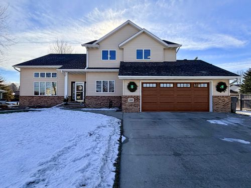 1085 Briarwood Dr, Worthington, MN, 56187-3102 | Card Image