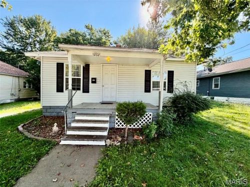 1202 N Madison St, Litchfield, IL, 62056-1148 | Card Image