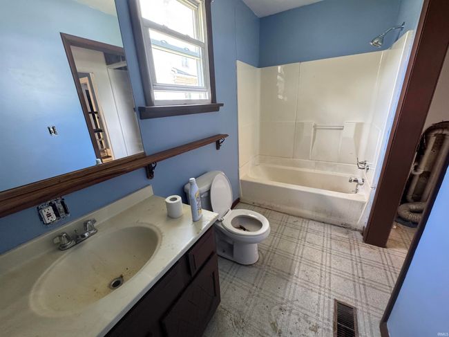 325 W Linden Ave, Home with 3 bedrooms, 2 bathrooms and null parking in Logansport IN | Image 13