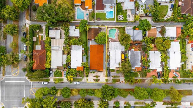 426 Sw 26 Th Rd, House other with 4 bedrooms, 3 bathrooms and null parking in Miami FL | Image 11