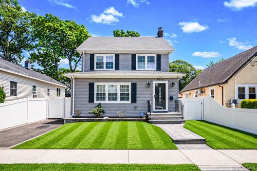 1365 Langdon Blvd, Rockville Centre, NY, 11570-3515 | Card Image