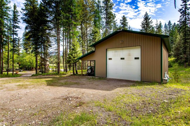 Great shop/toy barn | Image 40