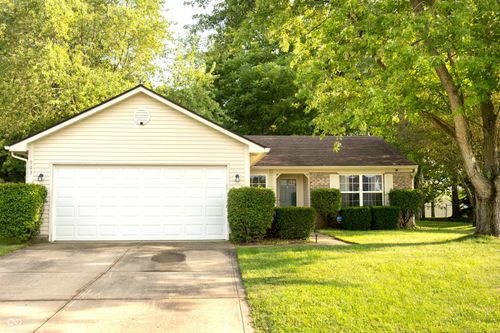 903 Governors Ln, Shelbyville, IN, 46176-3827 | Card Image