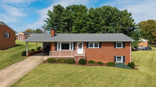 118 Fox Hill Dr, Staunton, VA, 24401-2617 | Card Image