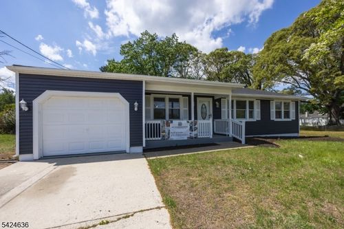 1720 Chews Landing Clementon Rd, Blackwood, NJ, 08012-5212 | Card Image