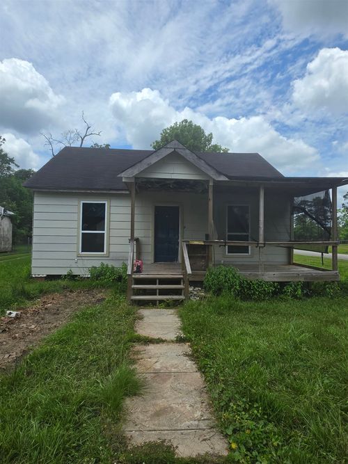 775 N 8th St, Silsbee, TX, 77656-3601 | Card Image