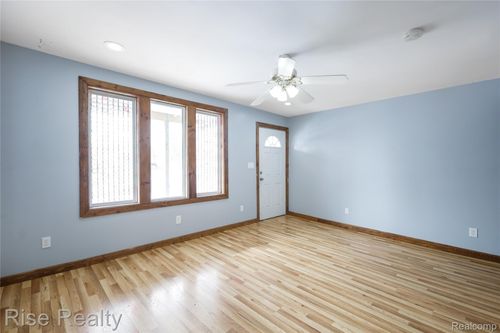 1483 Carman St, Burton, MI, 48529-1209 | Card Image