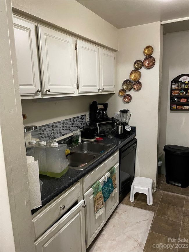 Kitchen | Image 10