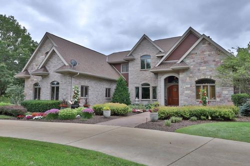 E12261 Timber Ridge Trl, Prairie Du Sac, WI, 53578-9654 | Card Image