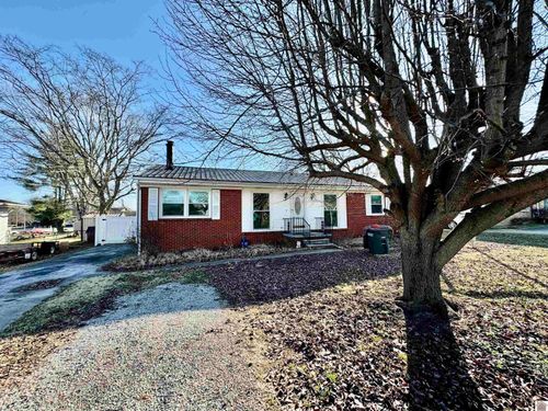 210 Magnolia Dr, Hopkinsville, KY, 42240-5152 | Card Image