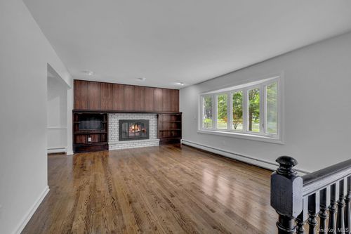 94 Jessen Pl, Beacon, NY, 12508-2201 | Card Image