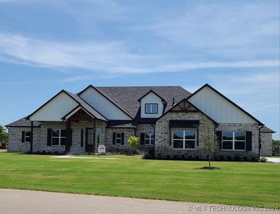 8335 S Wolf Creek Avenue, House other with 4 bedrooms, 3 bathrooms and null parking in Broken Arrow OK | Image 1