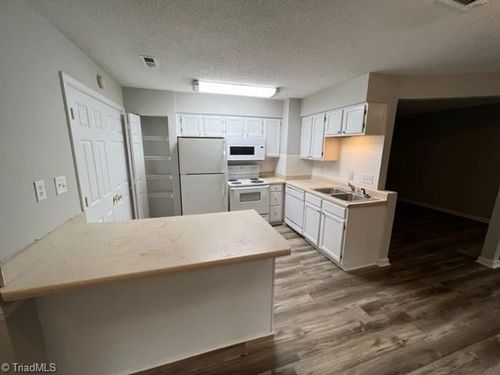 d-2909 Spring Garden Street, Greensboro, NC, 27403 | Card Image