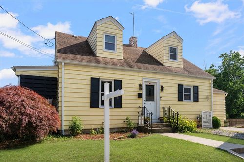 4 Linwood St, West Warwick, RI, 02893-4106 | Card Image