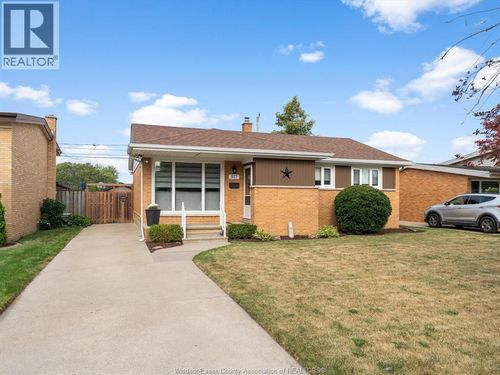 977 Westchester Dr, Windsor, ON, N8S3Y8 | Card Image
