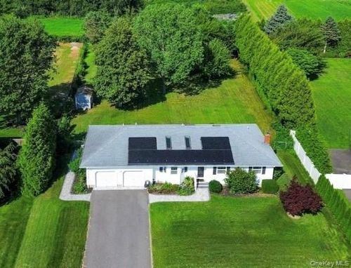124 Donna Dr, Baiting Hollow, NY, 11933-1342 | Card Image