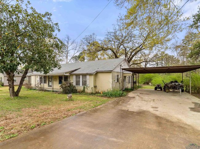 1213 E 1 St, House other with 3 bedrooms, 2 bathrooms and null parking in Hughes Springs TX | Image 20