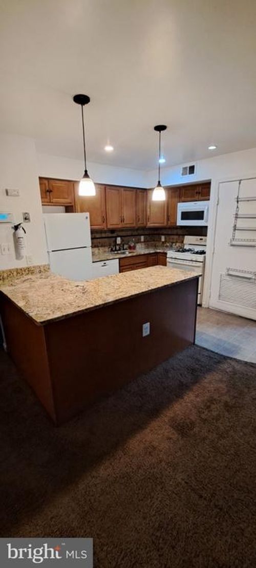 3028-3028 Pineview Ct Ne, WASHINGTON, DC, 20018-1618 | Card Image