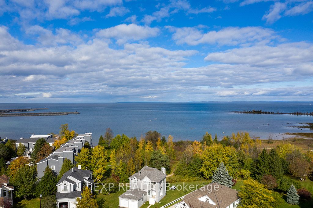 Residential Lease in Collingwood