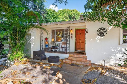 25 Nw 104th St, Miami Shores, FL, 33150-1237 | Card Image