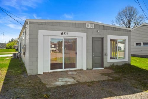 657 Elm St, Black River Falls, WI, 54615-9282 | Card Image