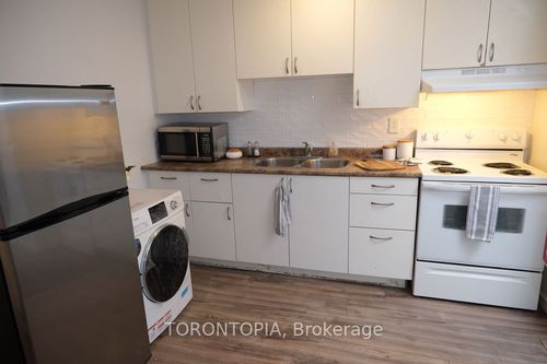 3-821A Bloor St W, Toronto, ON, M6G1M1 | Card Image