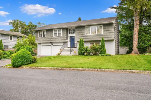 7 Frost Ln, Hartsdale, NY, 10530-1310 | Card Image