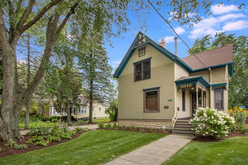 425 Washington St, West Chicago, IL, 60185-2747 | Card Image