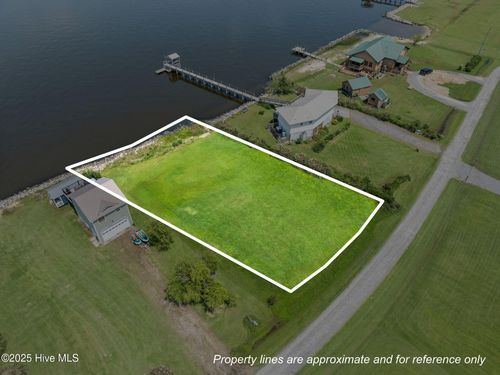 324 Owens Ln, Columbia, NC, 27925-8761 | Card Image